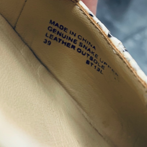 COPY - Michael Kors Trisha Gen. Snake Skin Kitten Heel - Picture 7 of 8